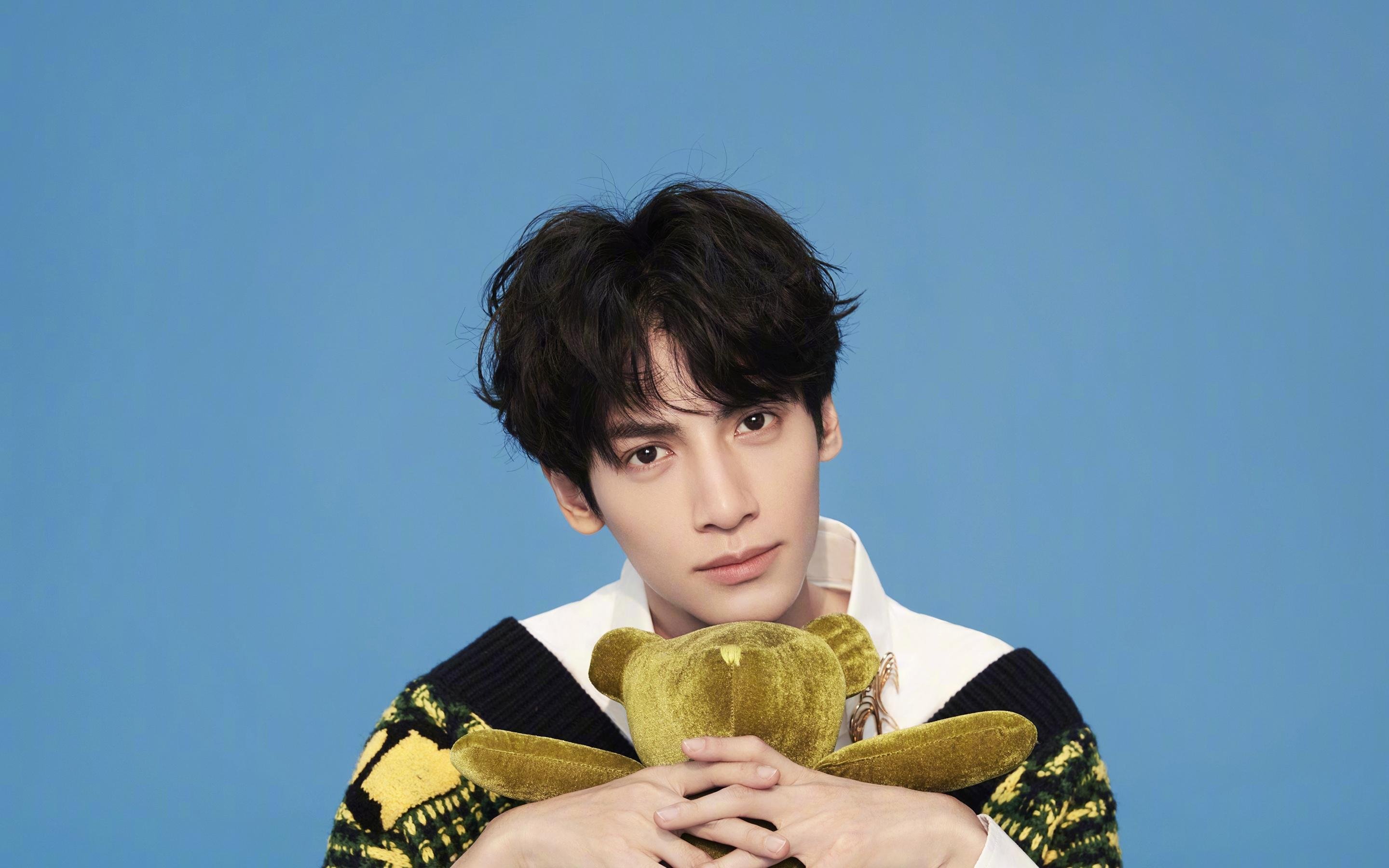 开云网站-西甲裁判指令语言对比赛中球队反应速度的潜在干扰分析，中甲裁判争议判罚引冲突